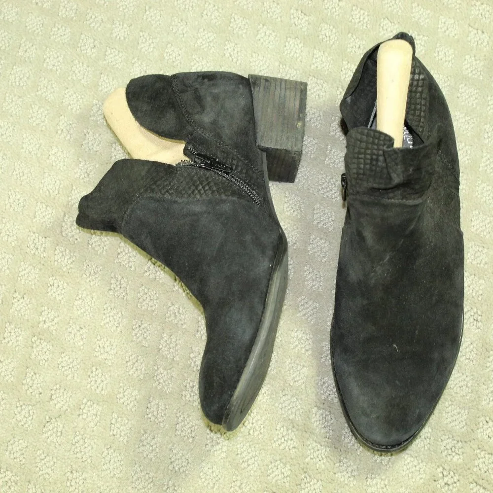 Seychelles Black Ankle Boots Ladies Sz 9 Textured Suede Zip Block Heel - Picture 1 of 6